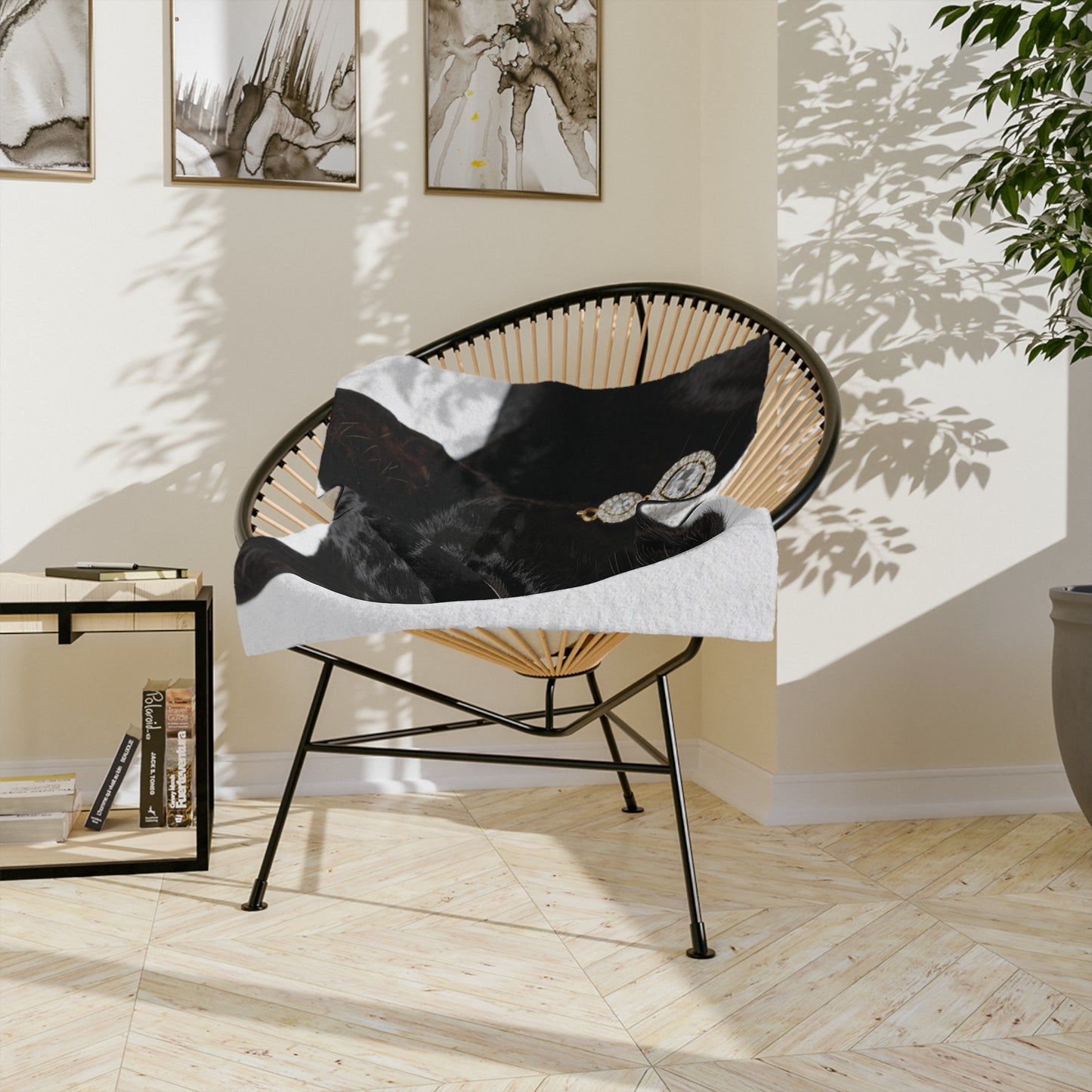 Luxurious Velveteen Microfiber Blanket with Chic Panther Design,
